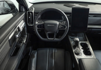 Подержанный автомобиль Jaecoo J7 2024 года (10 фото)