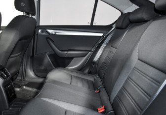 Подержанный автомобиль Skoda Octavia Liftback 2019 года (12 фото)