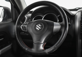 Подержанный автомобиль Suzuki Grand Vitara 2008 года (14 фото)