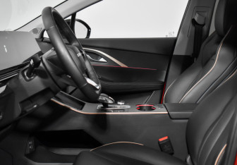 Подержанный автомобиль Omoda C5 2024 года (11 фото)