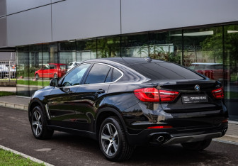 Подержанный автомобиль BMW X6 2016 года (7 фото)