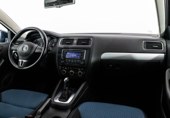 Подержанный автомобиль Volkswagen Jetta Sedan 2013 года (9 фото)