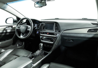 Подержанный автомобиль Hyundai Sonata 2018 года (9 фото)