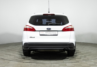 Подержанный автомобиль Ford Focus Wagon 2014 года (6 фото)