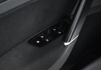 Подержанный автомобиль Volkswagen Golf GTI Hatchback 2015 года (10 фото)