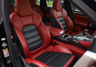 Подержанный автомобиль Porsche Cayenne 2014 года (18 фото)