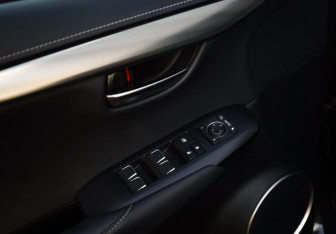 Подержанный автомобиль Lexus NX 2017 года (13 фото)