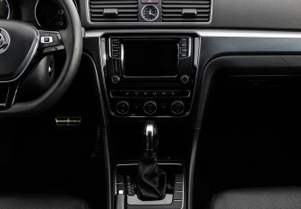 Подержанный автомобиль Volkswagen Passat Sedan 2017 года (17 фото)