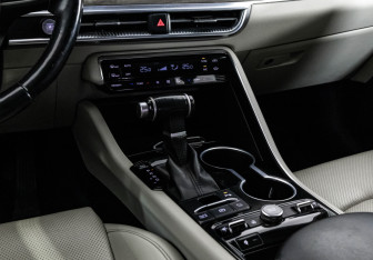 Подержанный автомобиль Kia K5 2021 года (15 фото)