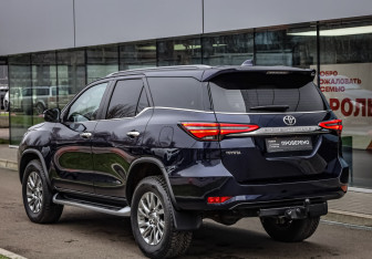 Подержанный автомобиль Toyota Fortuner 2020 года (7 фото)