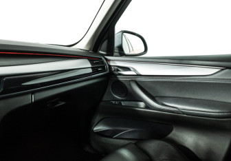 Подержанный автомобиль BMW X5 2015 года (17 фото)