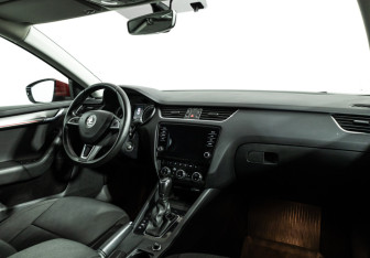 Подержанный автомобиль Skoda Octavia Liftback 2017 года (9 фото)