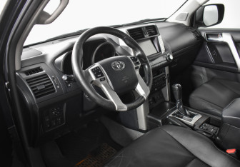 Подержанный автомобиль Toyota Land Cruiser Prado 2013 года (9 фото)