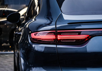 Подержанный автомобиль Porsche Cayenne 2020 года (10 фото)