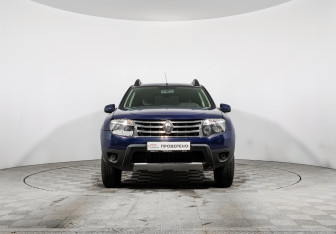 Подержанный автомобиль Renault Duster 2014 года (2 фото)