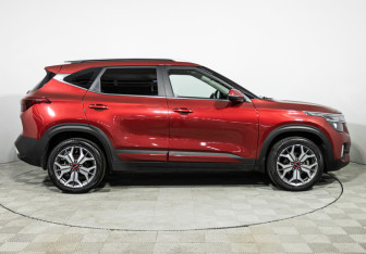Подержанный автомобиль Kia Seltos 2022 года (4 фото)
