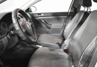 Подержанный автомобиль Volkswagen Jetta Sedan 2008 года (10 фото)