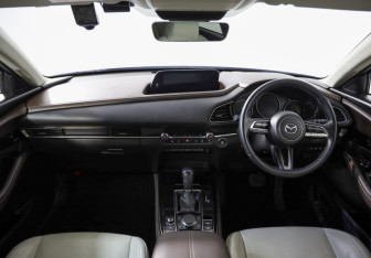 Подержанный автомобиль Mazda CX-30 2019 года (11 фото)