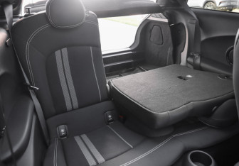 Подержанный автомобиль MINI Hatch 2017 года (32 фото)