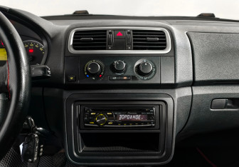 Подержанный автомобиль Skoda Roomster 2008 года (16 фото)
