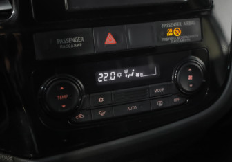 Подержанный автомобиль Mitsubishi Outlander 2013 года (13 фото)