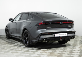 Подержанный автомобиль Changan UNI-V 2023 года (7 фото)