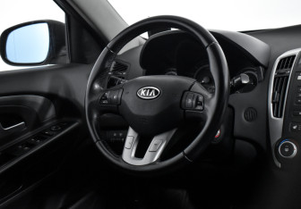 Подержанный автомобиль Kia Ceed Hatchback 2010 года (14 фото)