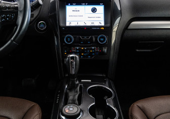 Подержанный автомобиль Ford Explorer 2019 года (16 фото)