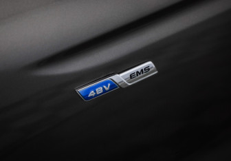 Подержанный автомобиль Geely Atlas Pro 2022 года (9 фото)