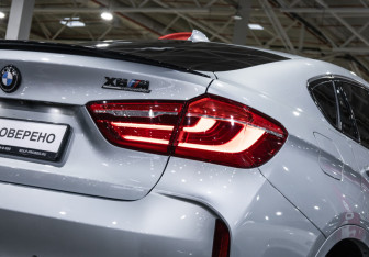 Подержанный автомобиль BMW X6 M 2017 года (12 фото)