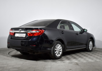 Подержанный автомобиль Toyota Camry Sedan 2013 года (5 фото)