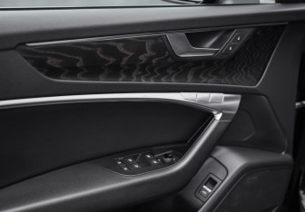 Подержанный автомобиль Audi A6 Sedan 2020 года (25 фото)