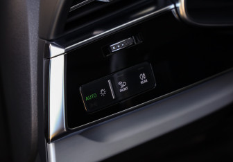 Подержанный автомобиль Audi Q8 2019 года (26 фото)