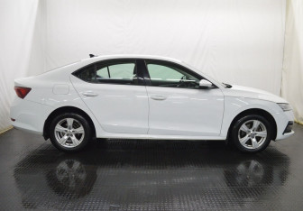 Подержанный автомобиль Skoda Octavia Liftback 2020 года (4 фото)