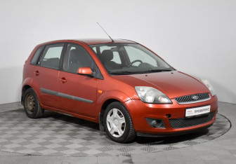Подержанный автомобиль Ford Fiesta Hatchback 2007 года (3 фото)