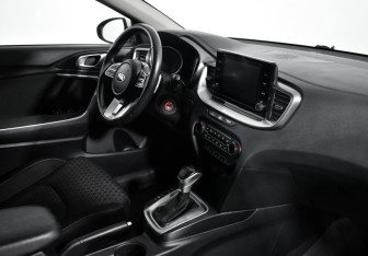Подержанный автомобиль Kia Ceed Wagon 2021 года (13 фото)