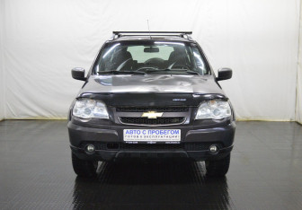 Подержанный автомобиль Chevrolet Niva 2013 года (2 фото)