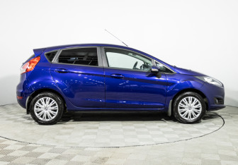 Подержанный автомобиль Ford Fiesta Hatchback 2016 года (4 фото)