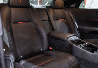 Подержанный автомобиль Rolls-Royce Wraith 2016 года (28 фото)