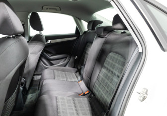 Подержанный автомобиль Audi A4 Sedan 2014 года (10 фото)