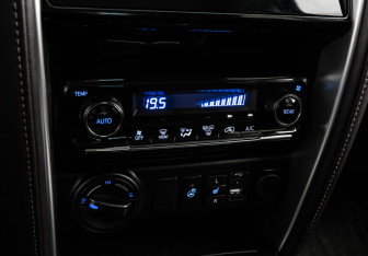 Подержанный автомобиль Toyota Fortuner 2018 года (18 фото)