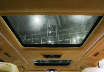 Подержанный автомобиль Voyah Dream 2023 года (38 фото)