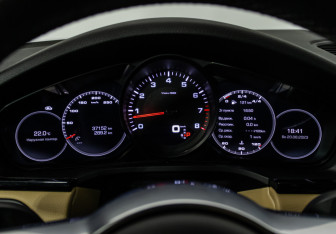 Подержанный автомобиль Porsche Cayenne 2019 года (13 фото)