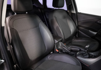 Подержанный автомобиль Opel Astra Hatchback 2011 года (18 фото)