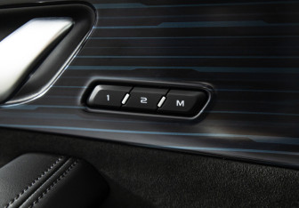 Подержанный автомобиль Geely Monjaro 2024 года (19 фото)