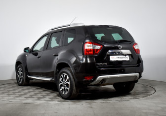 Подержанный автомобиль Nissan Terrano 2014 года (7 фото)