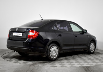 Подержанный автомобиль Skoda Rapid Liftback 2016 года (5 фото)