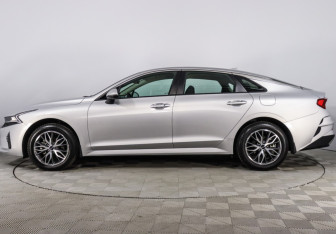 Подержанный автомобиль Kia K5 2021 года (8 фото)