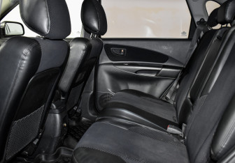 Подержанный автомобиль Hyundai Tucson 2007 года (11 фото)