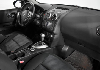 Подержанный автомобиль Nissan Qashqai+2 2011 года (12 фото)